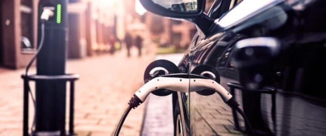 Chinese EV Makers Offer Incentives to Woo Tesla Customers | OilPrice.com