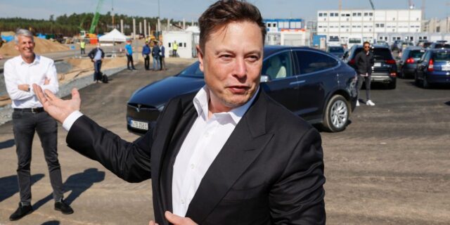 Tesla bear says it's poised to 'go bust' because it's too vertically integrated, which is a 'brilliant model when you grow' but not when you have your worst quarter in years