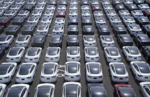 Tesla Offers Steep Discounts on SUVs Piling Up in Inventory Tesla Offers Steep Discounts on SUVs Piling Up in Inventory