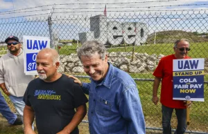 Vulnerable Senate Democrat calls for outright ban on Chinese electric vehicles – Washington Examiner Vulnerable Senate Democrat calls for outright ban on Chinese electric vehicles - Washington Examiner