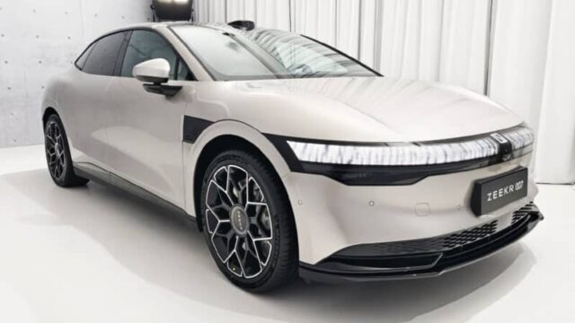 Zeekr 007 unveiled right before the premiere at Guangzhou Auto Show
