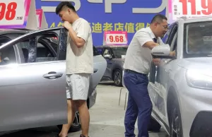 BYD’s shares are doing so well, early backer Warren Buffett has paused selling his shares BYD’s shares are doing so well, early backer Warren Buffett has paused selling his shares