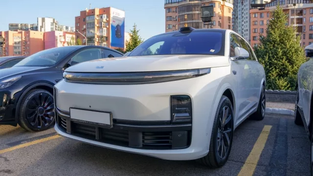 Chinese EV Maker Li Auto Misses Q1 Revenue Expectations Despite Surging Vehicle Sales, Stock Tanks
