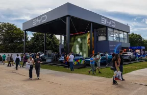 Chinese Carmakers Try to Win Over British Racing Fans Chinese Carmakers Try to Win Over British Racing Fans