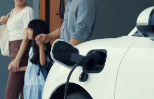 Chinese EV maker BYD sees 21% rise in Q2 sales, narrows gap with Tesla | Invezz Chinese EV maker BYD sees 21% rise in Q2 sales, narrows gap with Tesla | Invezz