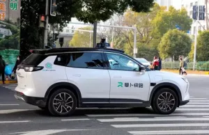 Robotaxis make friends and enemies on the streets of Wuhan Robotaxis make friends and enemies on the streets of Wuhan