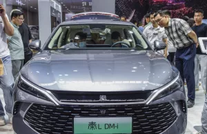 Warren Buffett’s Berkshire Hathaway cuts its stake in EV giant BYD to under 5%, dropping below Hong Kong’s disclosure threshold Warren Buffett's Berkshire Hathaway cuts its stake in EV giant BYD to under 5%, dropping below Hong Kong's disclosure threshold