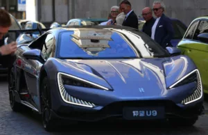 China-Italy autonomous minibus attracts spotlight at Turin auto show China-Italy autonomous minibus attracts spotlight at Turin auto show