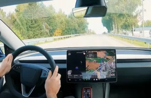 Tesla Improves Blind Spot Indicator By Warning You of Obstacles Tesla Improves Blind Spot Indicator By Warning You of Obstacles