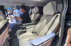 BYD Xia PHEV minivan reveals interior with heated and ventilated third-row seats BYD Xia PHEV minivan reveals interior with heated and ventilated third-row seats