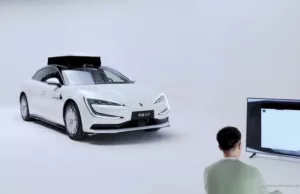 BYD’s Yangwang U7 managed to guide a ball through a maze on its roof via smartphone control BYD’s Yangwang U7 managed to guide a ball through a maze on its roof via smartphone control