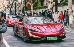 Police fined BYD’s Yangwang U9 driver for street dance Police fined BYD’s Yangwang U9 driver for street dance