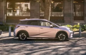 Warren Buffett-Backed BYD Launches Australia’s First EV Under $30K: How The Move Could Strengthen Fight Against Elon Musk’s Tesla Warren Buffett-Backed BYD Launches Australia's First EV Under $30K: How The Move Could Strengthen Fight Against Elon Musk's Tesla