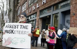 Tesla owners ditching cars in protest over Elon Musk Tesla owners ditching cars in protest over Elon Musk