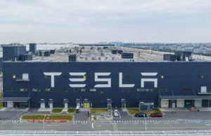 Tesla debuts free trial of full self-driving service in China Tesla debuts free trial of full self-driving service in China