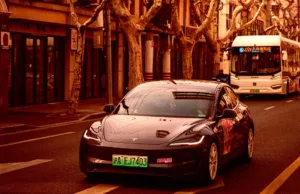 Tesla Forced to Change Name of «Full Self-Driving» in China, Since Its Cars Can’t Fully Drive Themselves Tesla Forced to Change Name of "Full Self-Driving" in China, Since Its Cars Can't Fully Drive Themselves