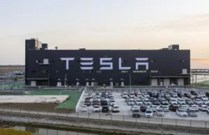Tesla launches one month free FSD trial in China Tesla launches one month free FSD trial in China