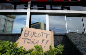 Trump says he’s going to buy a Tesla as more Americans say they won’t Trump says he's going to buy a Tesla as more Americans say they won't