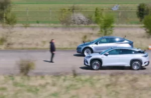 Tesla Model Y pitted against Chinese rival in drag race – with a clear winner Tesla Model Y pitted against Chinese rival in drag race - with a clear winner