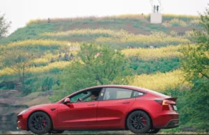 Tesla Weekly Sales Cross 5,300 Units in China, up 50% Week Over Week Tesla Weekly Sales Cross 5,300 Units in China, up 50% Week Over Week