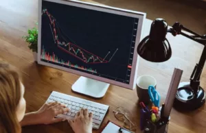 BYD Shares Extend Losses as Price Cuts Throw Spotlight on Sales BYD Shares Extend Losses as Price Cuts Throw Spotlight on Sales