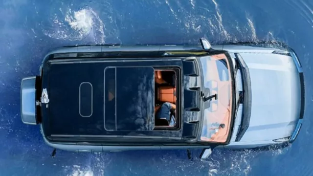 Neither Land Rover nor Tesla, the BYD YangWang U8 surprises the world with its ability to float and rotate 360° in water