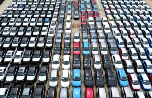 Shares of Chinese automakers continue to slide after fears of price war and scrutiny from regulators Shares of Chinese automakers continue to slide after fears of price war and scrutiny from regulators