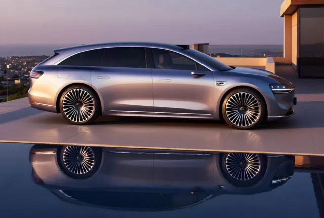 Stelato S9 wagon leaked: Huawei’s luxury estate spotted with M8-inspired tail light