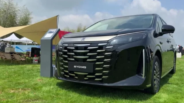 BYD Xia PHEV minivan will go overseas under M9 name
