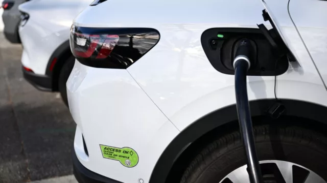 Trump moves to block California electric cars program