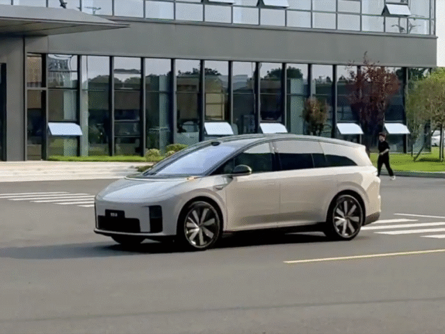 Li Auto i8 electric SUV interior spy shots leaked