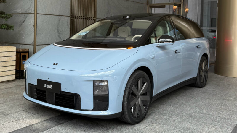 Li Auto i8 electric SUV started presales in China, priced at 48,750 USD