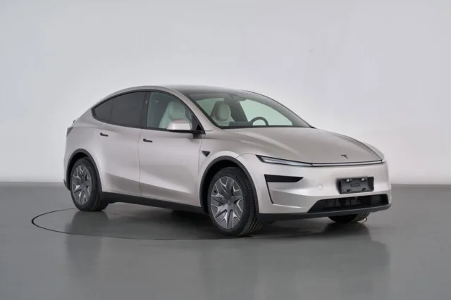 Tesla China unveils extended wheelbase Model Y L with six seats