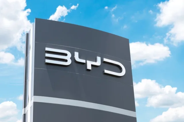 Tesla Rival BYD Hits Roadblocks In India Amid Tensions With China While Elon Musk-Led EV Giant Kickstarts Operations - BYD (OTC:BYDDF), BYD (OTC:BYDDY)