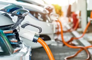 Warren Buffett’s electric vehicle stock is smashing Tesla shares in 2025 Warren Buffett’s electric vehicle stock is smashing Tesla shares in 2025