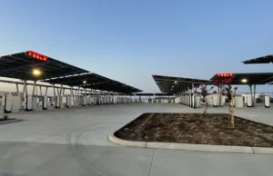 World’s Largest Tesla Supercharger: 168 Stalls, 100% Off-Grid, Powered by Sun and Battery Storage World’s Largest Tesla Supercharger: 168 Stalls, 100% Off-Grid, Powered by Sun and Battery Storage