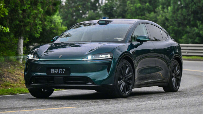 2026 Luxeed R7 SUV from Huawei and Chery launched in China at 34,800 USD