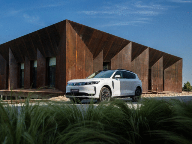 Dongfeng Motor announces Voyah to list in Hong Kong, parent company to go private
