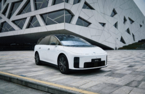 Li Auto i8 raises controversy after lifting 8-ton truck off the dround during a crash test Li Auto i8 raises controversy after lifting 8-ton truck off the dround during a crash test