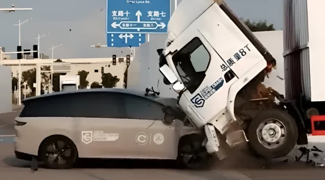 Li Auto issues statement after i8 crash test involving Dongfeng truck sparks debate