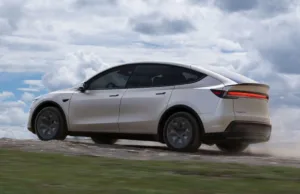 Model Y L now available at all Tesla showrooms in China Model Y L now available at all Tesla showrooms in China