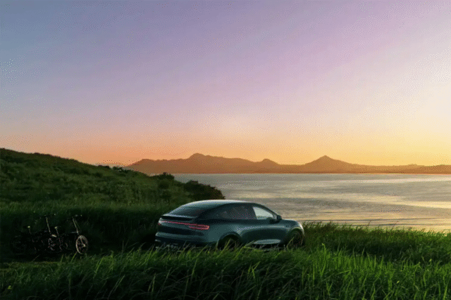 Official images released for updated Luxeed R7 by Huawei and Chery featuring new brand logo