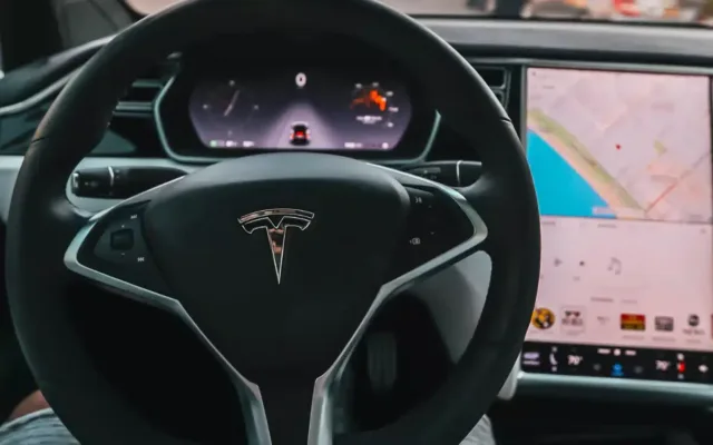 Tesla introduces ‘Hey, Tesla’ wake word for its voice assistant in China