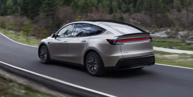 Tesla launches the 6-seat Model Y L in China: interior, exterior, range, specs