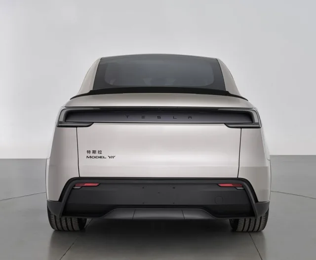 Tesla Model Y L spotted in China without cover ahead of fall deliveries