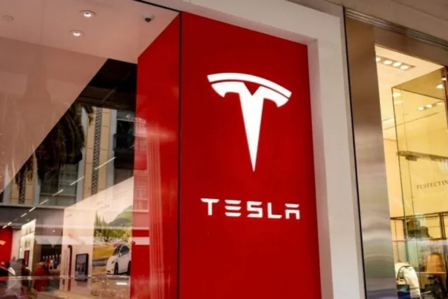 Tesla Offers $33/Hour Robotaxi Jobs, BYD Sets India Record, Chinese EV CEO Pushes Rivals, Ford Unveils TSLA-Like Platform — Weekly Mobility Recap - Tesla (NASDAQ:TSLA), Ford Motor (NYSE:F)