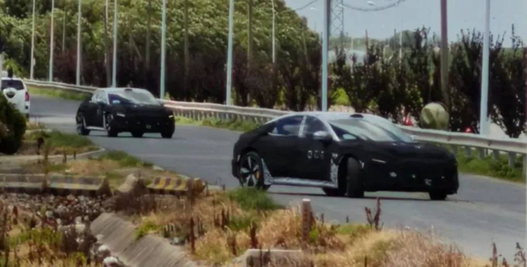 Xiaomi SU7 L prototype spotted in road tests, hints at long-wheelbase executive EV