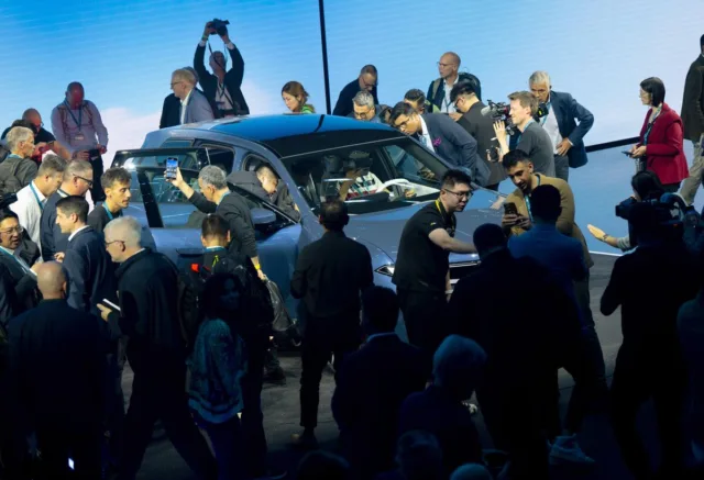 BMW, Mercedes Vie With BYD, Other Chinese Rivals at Munich Show