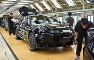 Business live: China’s economy loses momentum Business live: China’s economy loses momentum