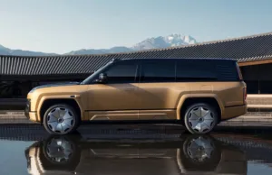 BYD’s Yangwang U8L is a $180,000 luxury SUV that can float BYD's Yangwang U8L is a $180,000 luxury SUV that can float